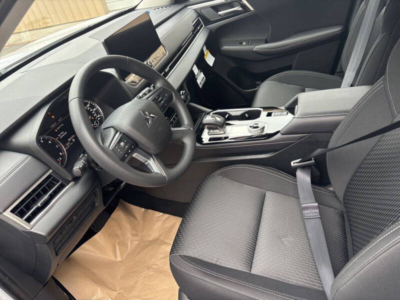 2026 Mitsubishi Outlander ES