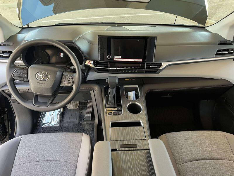 2026 Toyota Sienna LE 8-Passenger