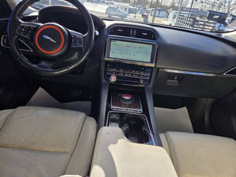 2017 Jaguar F-PACE 35t Prestige