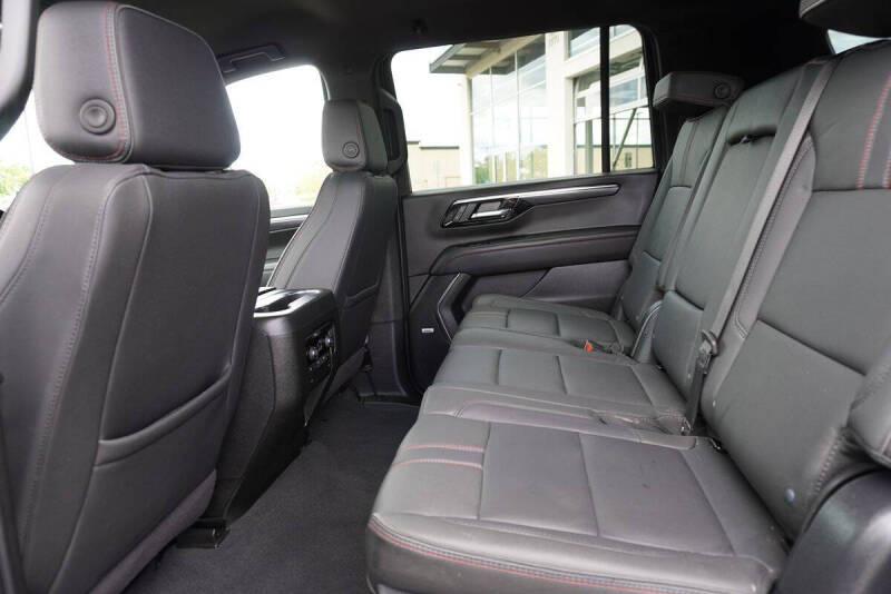 2025 Chevrolet Suburban RST