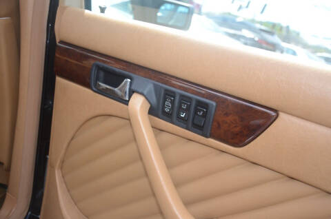 1991 Mercedes-Benz 560-Class 560 SEL