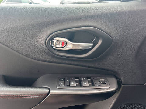 2022 Jeep Cherokee Trailhawk