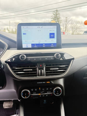 2022 Ford Escape SEL