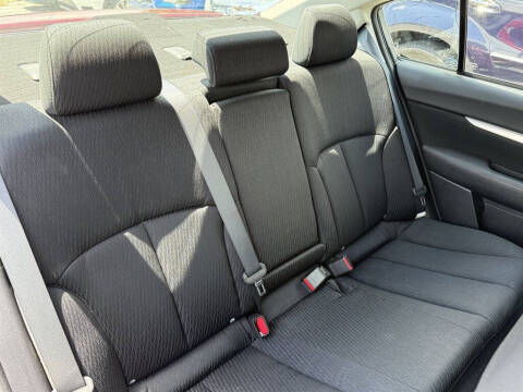 2011 Subaru Legacy 2.5i Premium