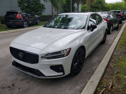 2024 Volvo S60 B5 Plus Black Edition