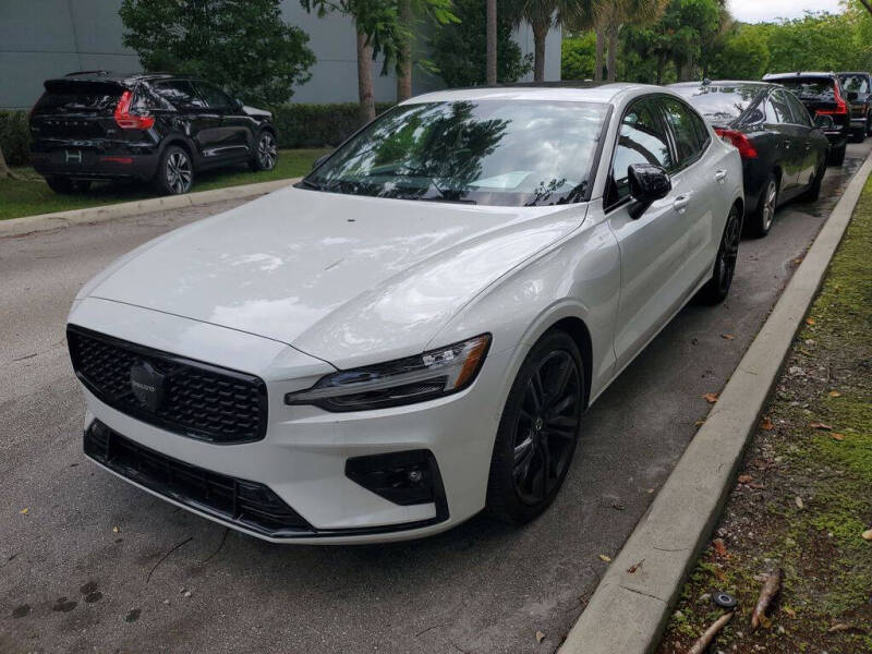2024 Volvo S60 B5 Plus Black Edition