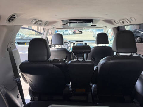 2013 Toyota Sienna SE 8-Passenger