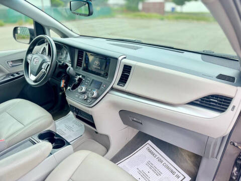 2015 Toyota Sienna LE 7-Passenger