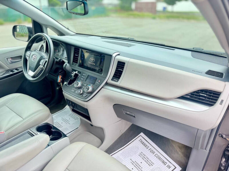 2015 Toyota Sienna LE 7-Passenger