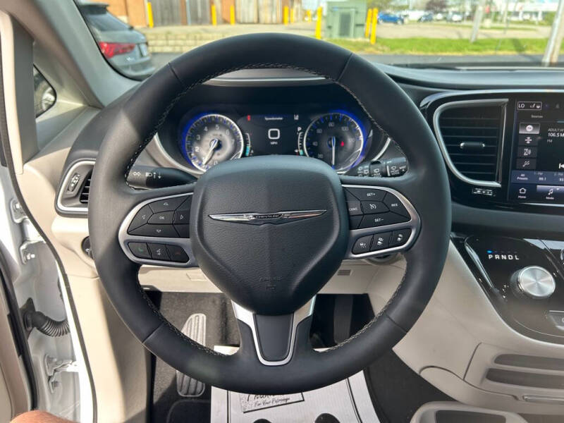 2022 Chrysler Pacifica Touring L