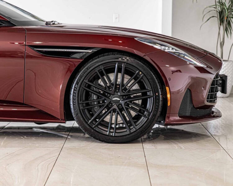 2025 Aston Martin DB12 V8