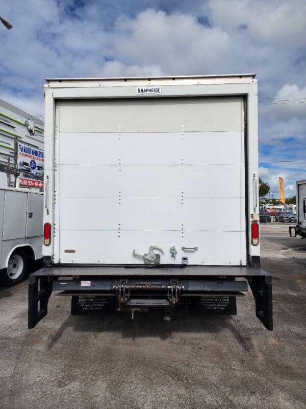 2017 Isuzu NRR