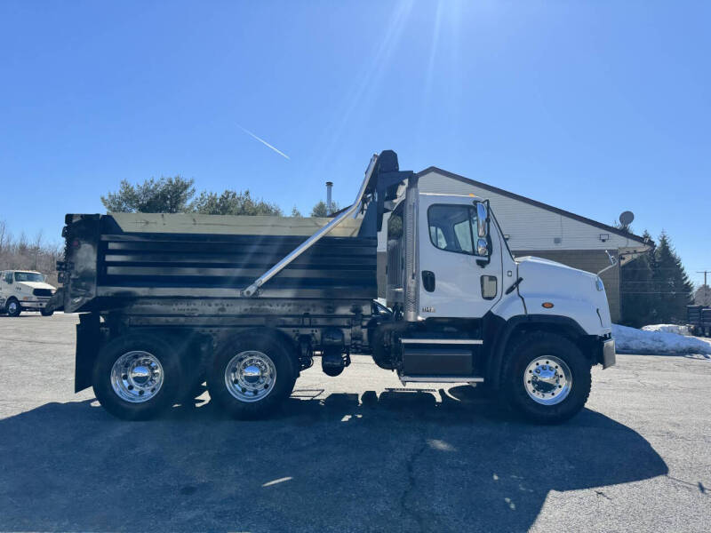 2016 Freightliner 114 SD