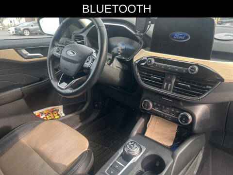 2022 Ford Escape Titanium