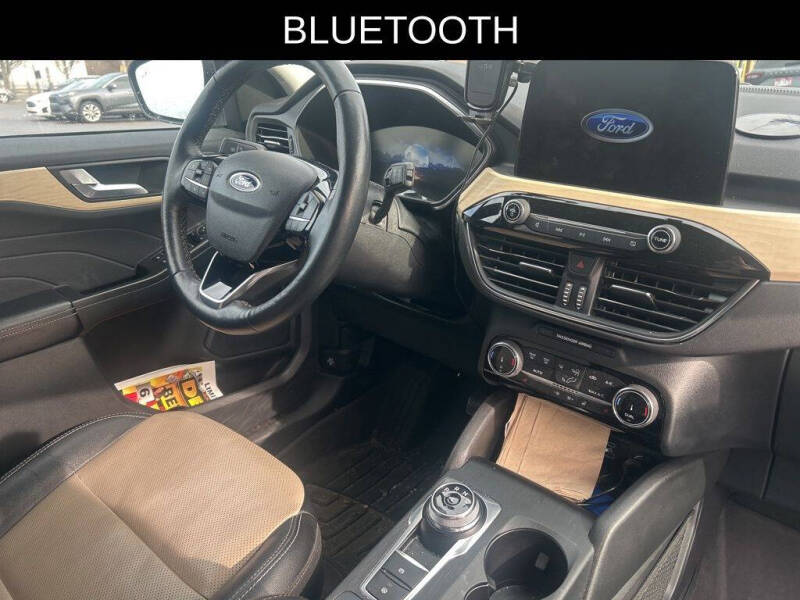 2022 Ford Escape Titanium