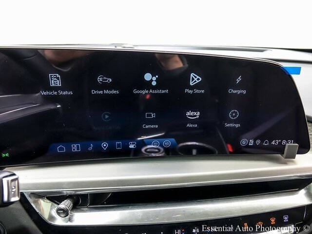 2025 Cadillac LYRIQ Luxury 1