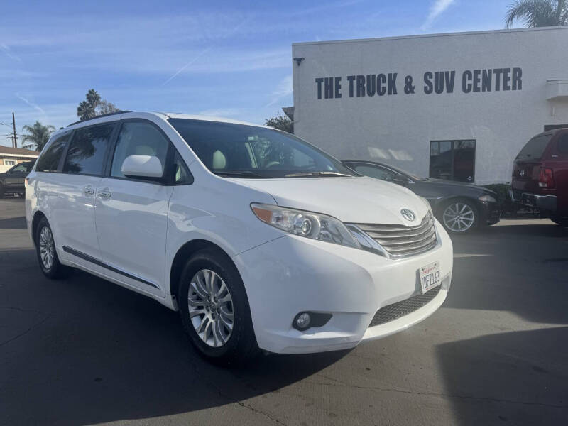 2014 Toyota Sienna XLE's photo