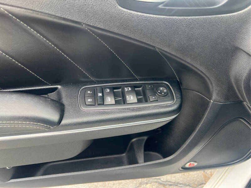 2016 Dodge Charger SXT