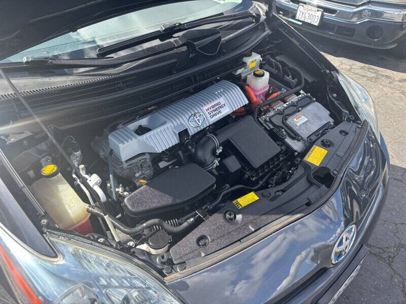 2010 Toyota Prius III