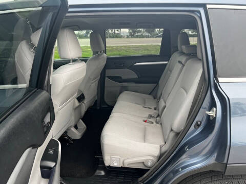 2017 Toyota Highlander LE