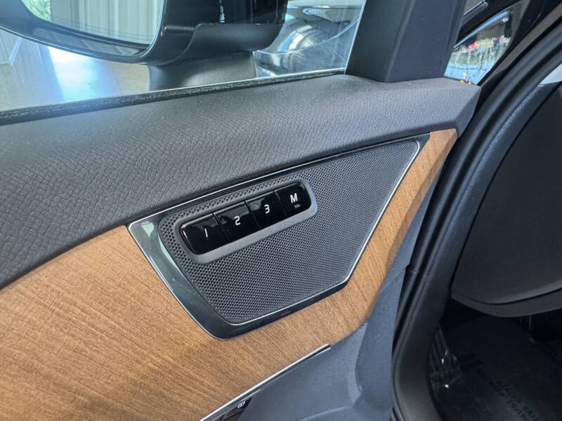 2024 Volvo XC90 B6 Core Bright Theme