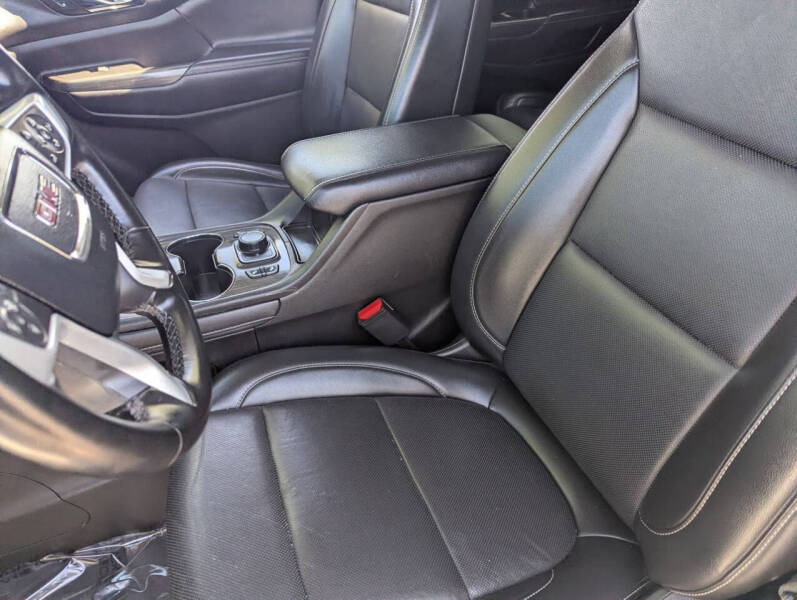 2023 GMC Acadia SLT