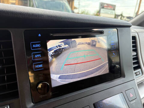 2015 Toyota Sienna LE Mobility 7-Passenger