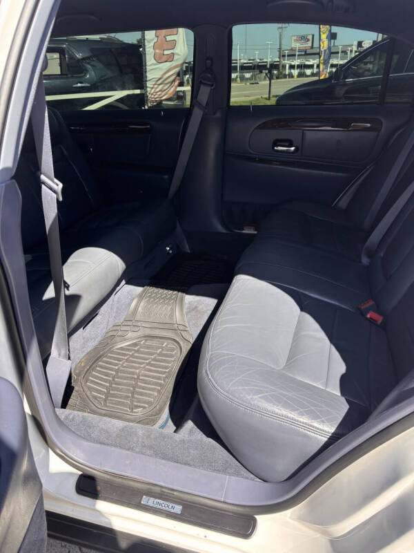 2002 Lincoln Town Car Executive