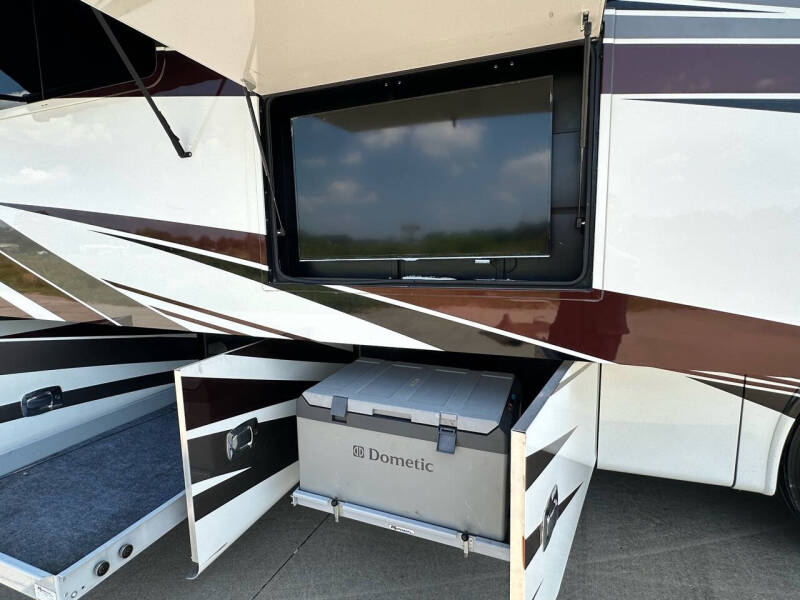 2015 Tiffin Allegro Bus 45’ 1.5 Bath, 450hp Dies
