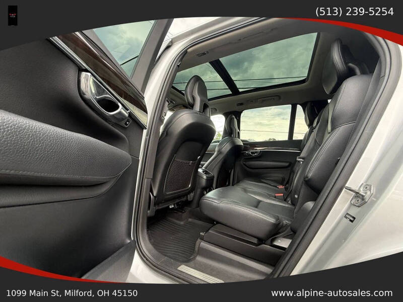 2016 Volvo XC90 T6 Momentum