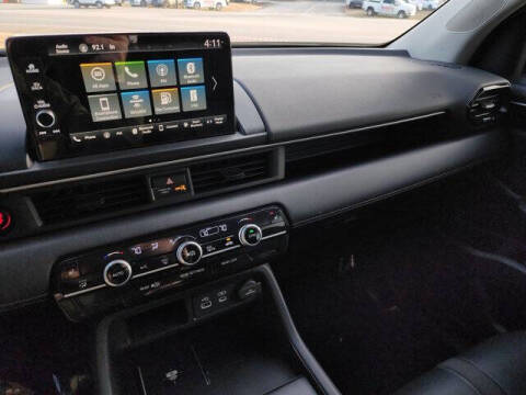 2023 Honda Pilot EX-L w/Rear Captain's Chairs