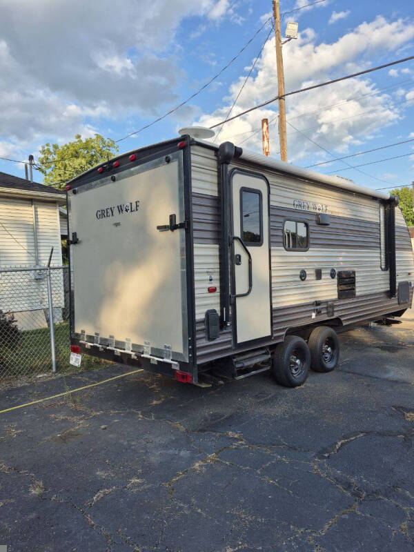 2018 Cherokee Grey Wolf