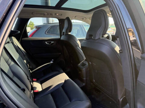 2025 Volvo XC60 T8 Core Dark Theme