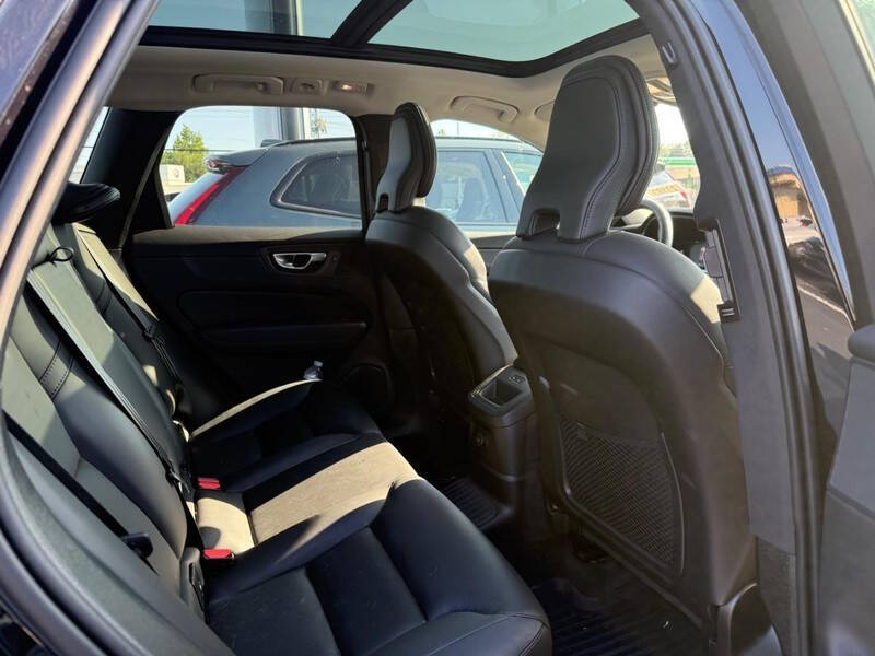 2025 Volvo XC60 T8 Core Dark Theme