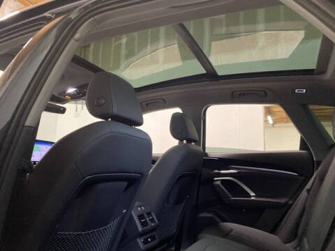 2025 Audi Q5 quattro Premium TFSI