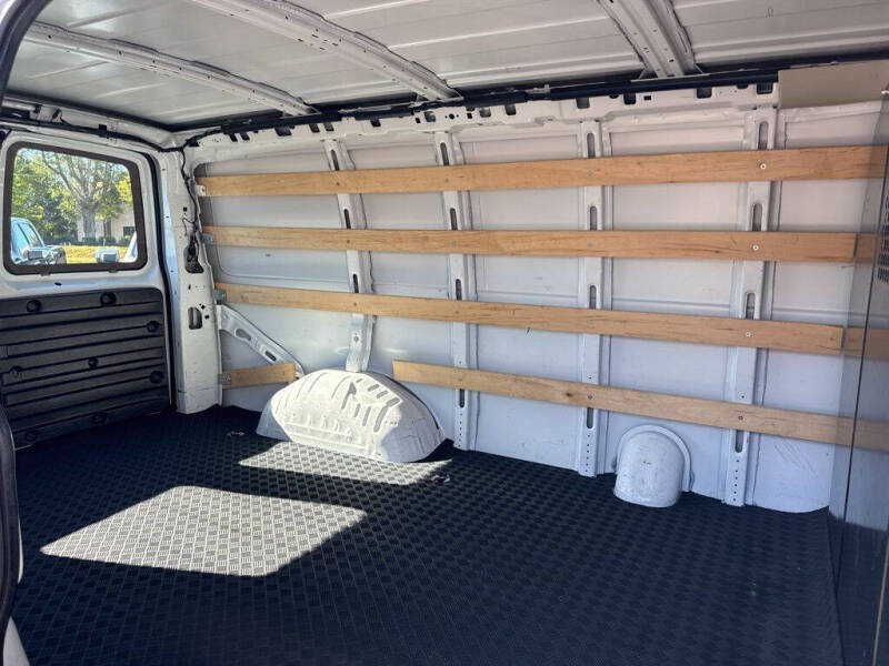 2023 Chevrolet Express 2500