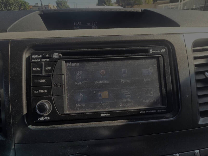 2013 Toyota Sienna SE 8-Passenger