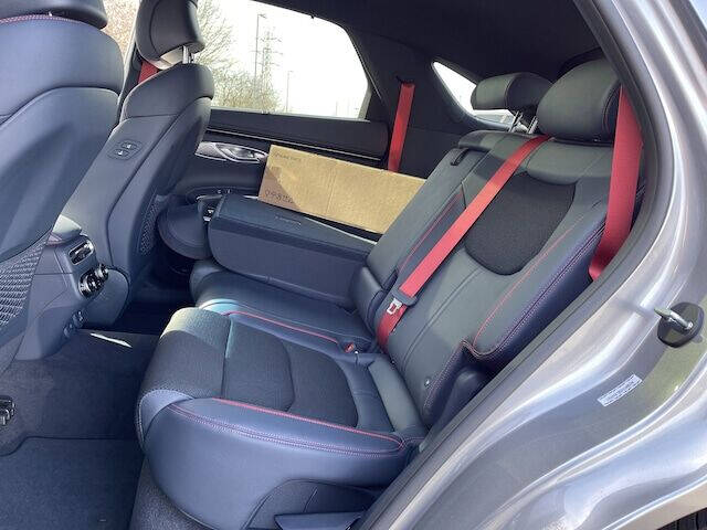 2023 Genesis GV70 2.5T Standard