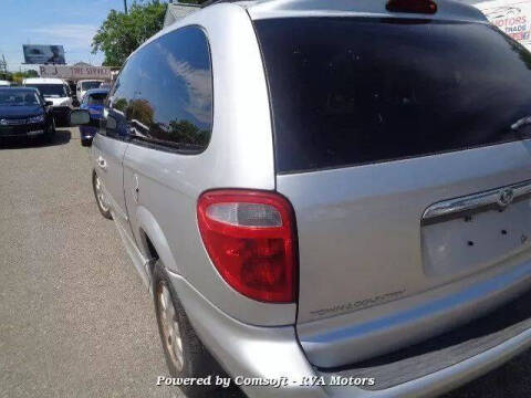 2003 Chrysler Town and Country LX Popular