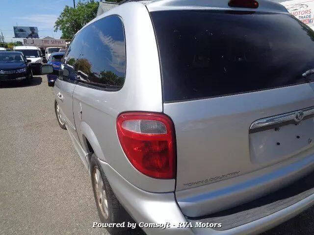 2003 Chrysler Town and Country LX Popular