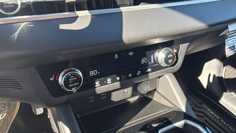 2026 Mitsubishi Outlander SE