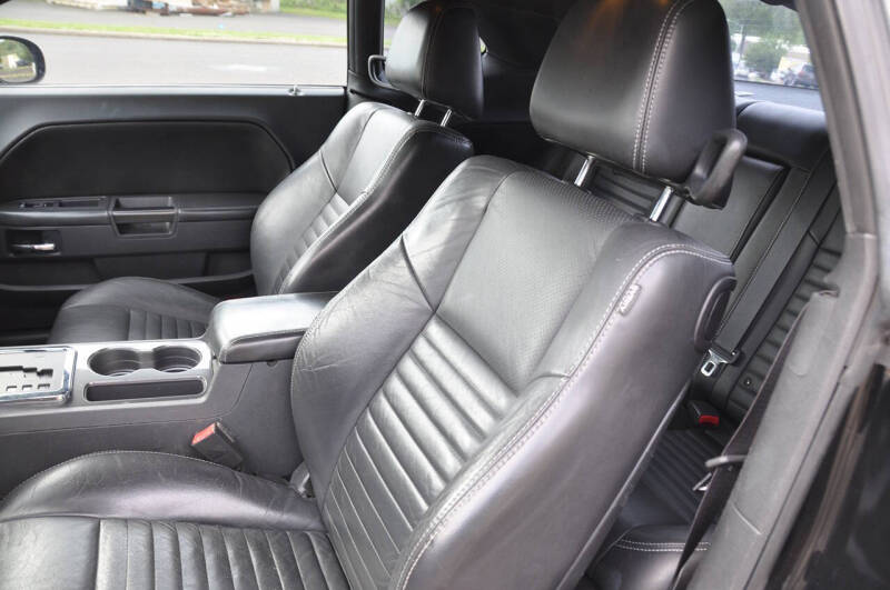 2013 Dodge Challenger SXT Plus