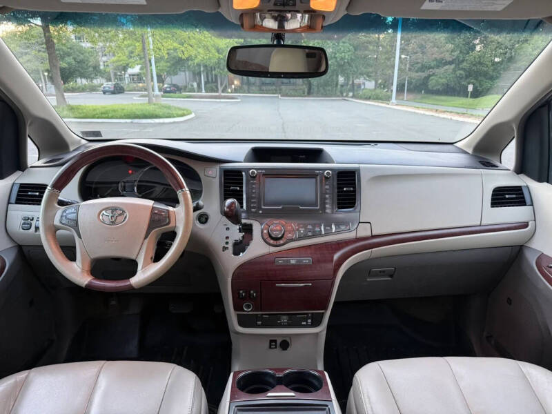 2013 Toyota Sienna Limited 7-Passenger