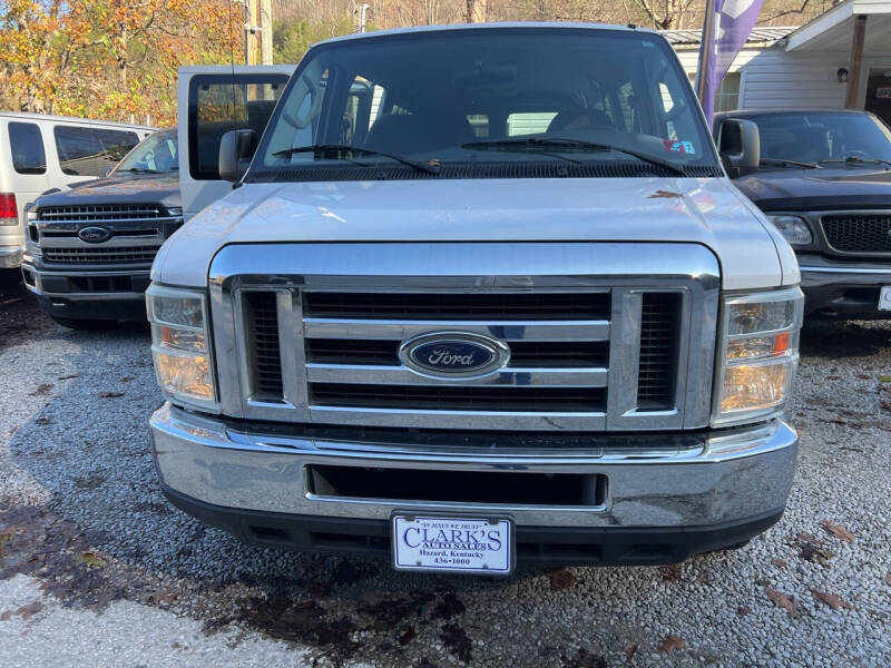 2008 Ford E-Series Econoline Wagon XLT photo 2