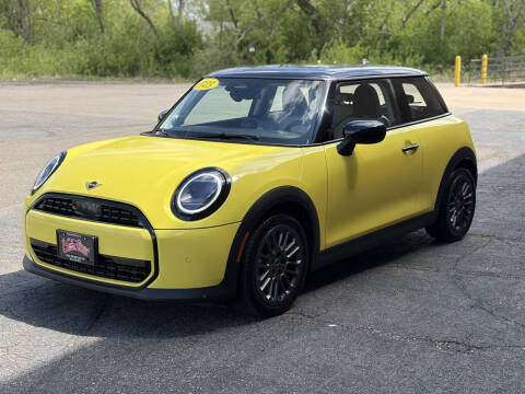 2025 MINI Hardtop 2 Door Cooper Signature Trim