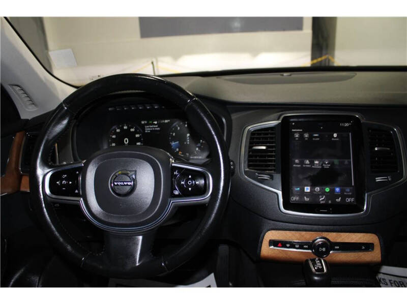 2021 Volvo XC90 T5 Momentum