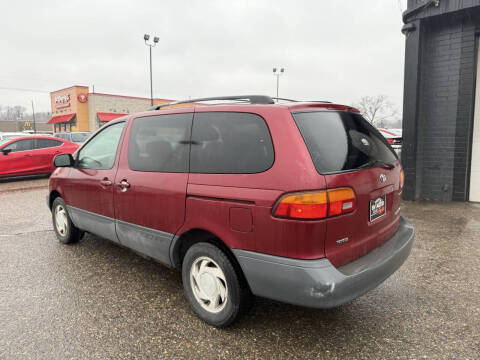 1998 Toyota Sienna LE