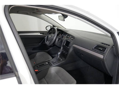 2016 Volkswagen e-Golf SE