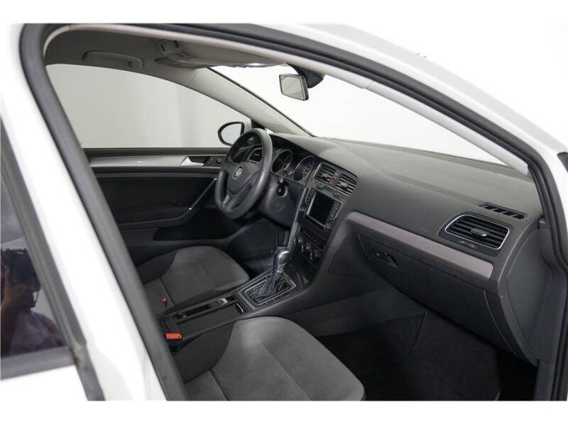 2016 Volkswagen e-Golf SE