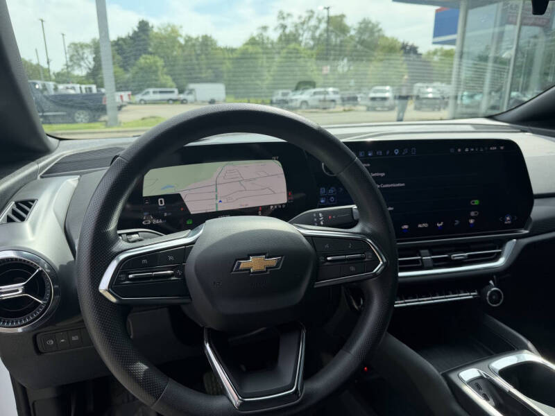2025 Chevrolet Equinox EV LT 1